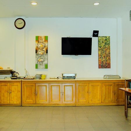 Townhouse Oak Palembang Near Jembatan Ampera Formerly Azzura Hotel エクステリア 写真