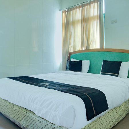 Townhouse Oak Palembang Near Jembatan Ampera Formerly Azzura Hotel エクステリア 写真