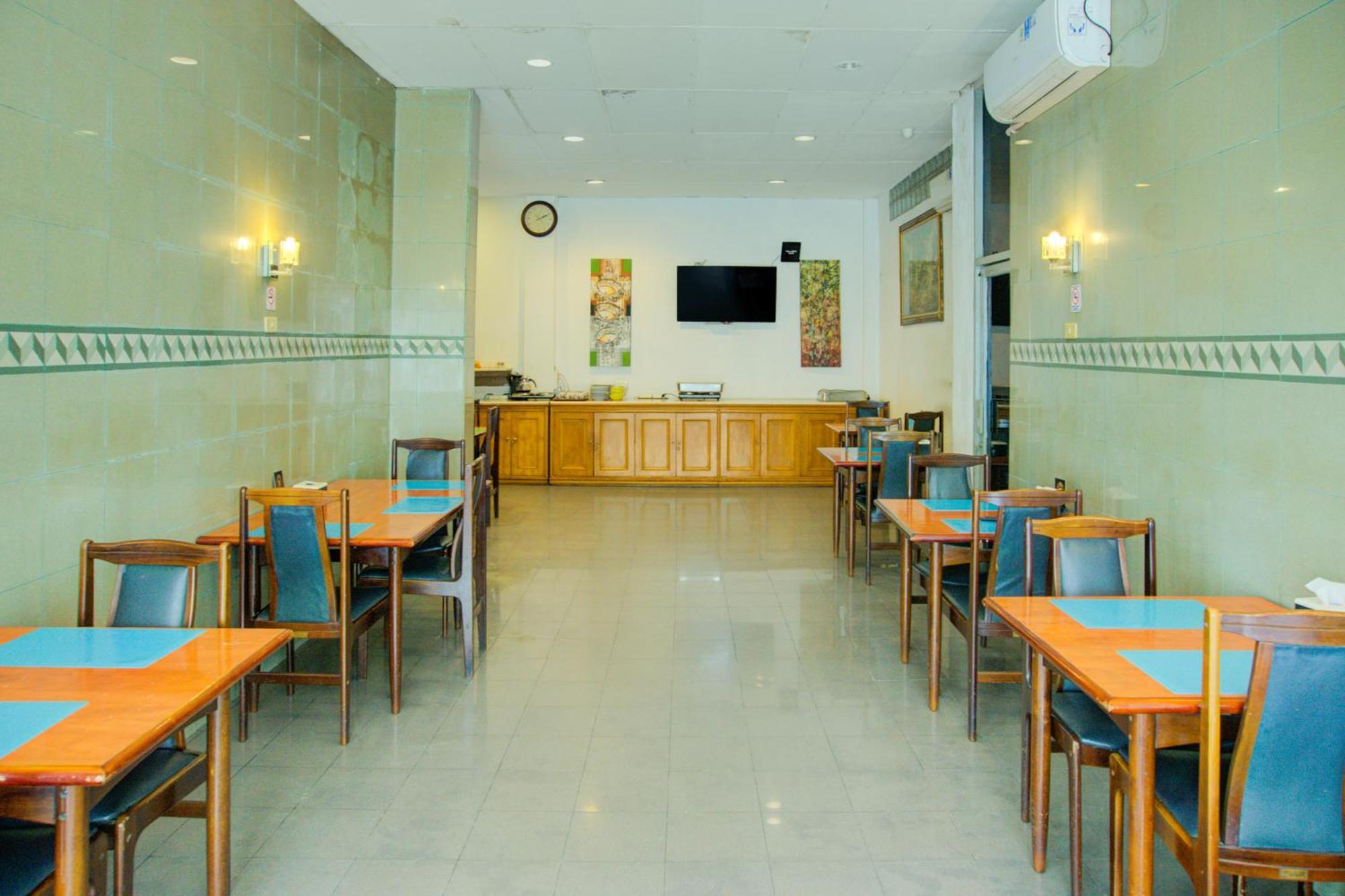 Townhouse Oak Palembang Near Jembatan Ampera Formerly Azzura Hotel エクステリア 写真