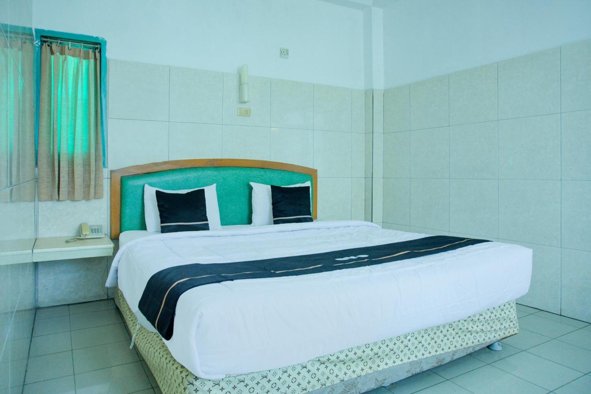 Townhouse Oak Palembang Near Jembatan Ampera Formerly Azzura Hotel エクステリア 写真