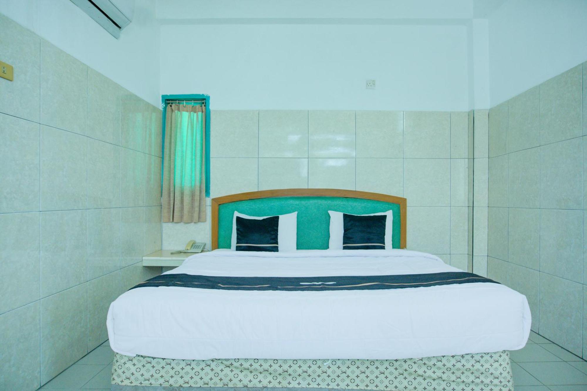Townhouse Oak Palembang Near Jembatan Ampera Formerly Azzura Hotel エクステリア 写真