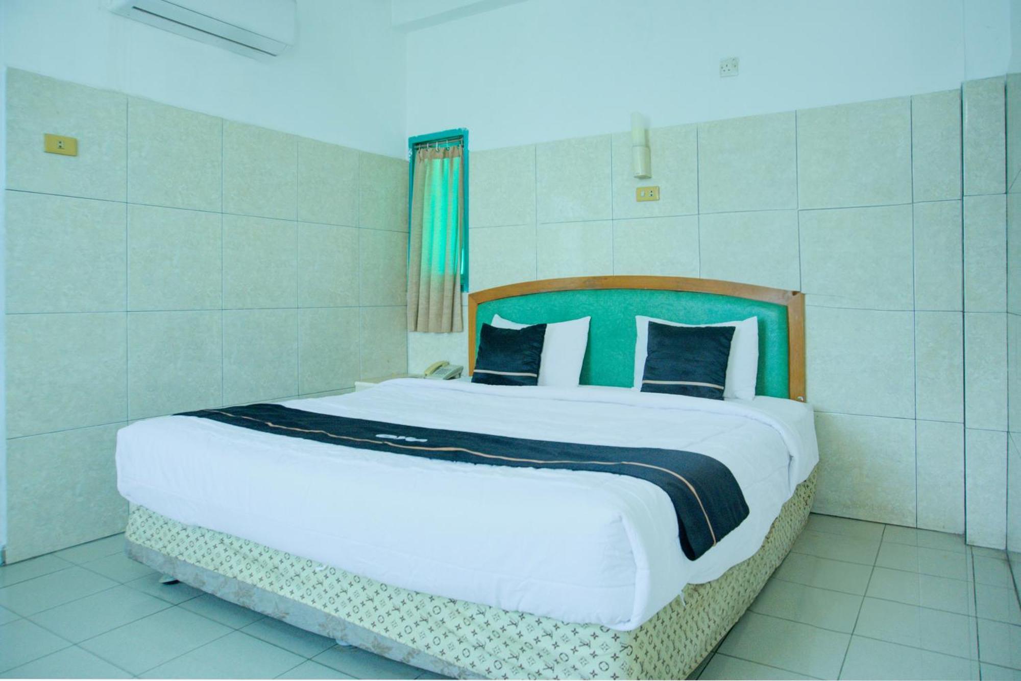 Townhouse Oak Palembang Near Jembatan Ampera Formerly Azzura Hotel エクステリア 写真