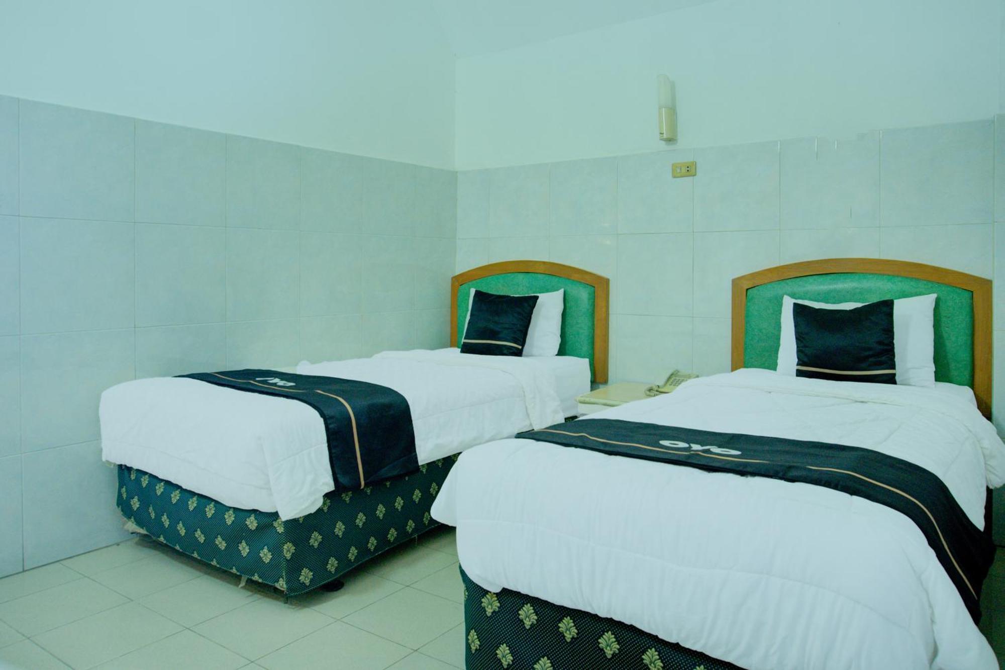 Townhouse Oak Palembang Near Jembatan Ampera Formerly Azzura Hotel エクステリア 写真