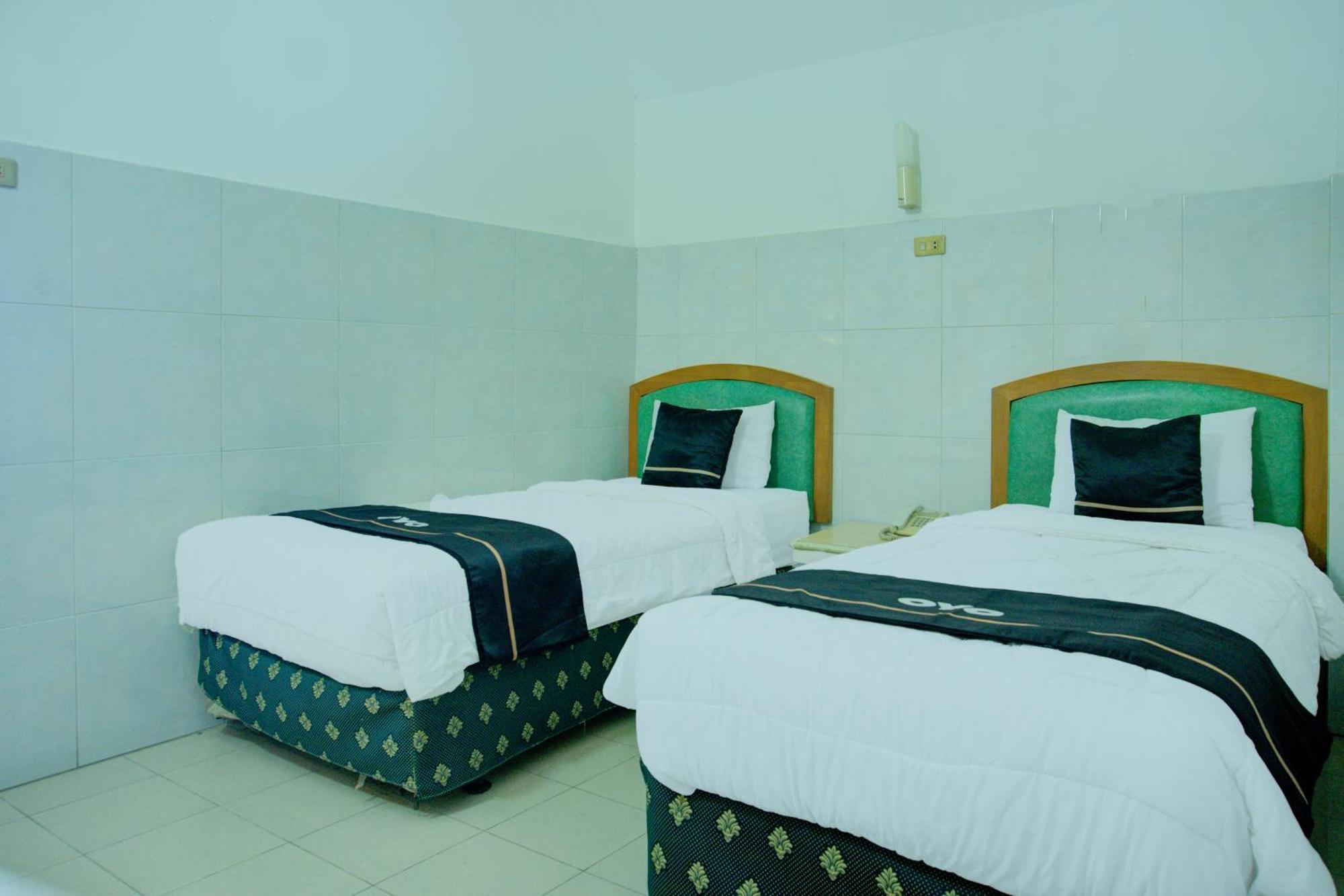 Townhouse Oak Palembang Near Jembatan Ampera Formerly Azzura Hotel エクステリア 写真