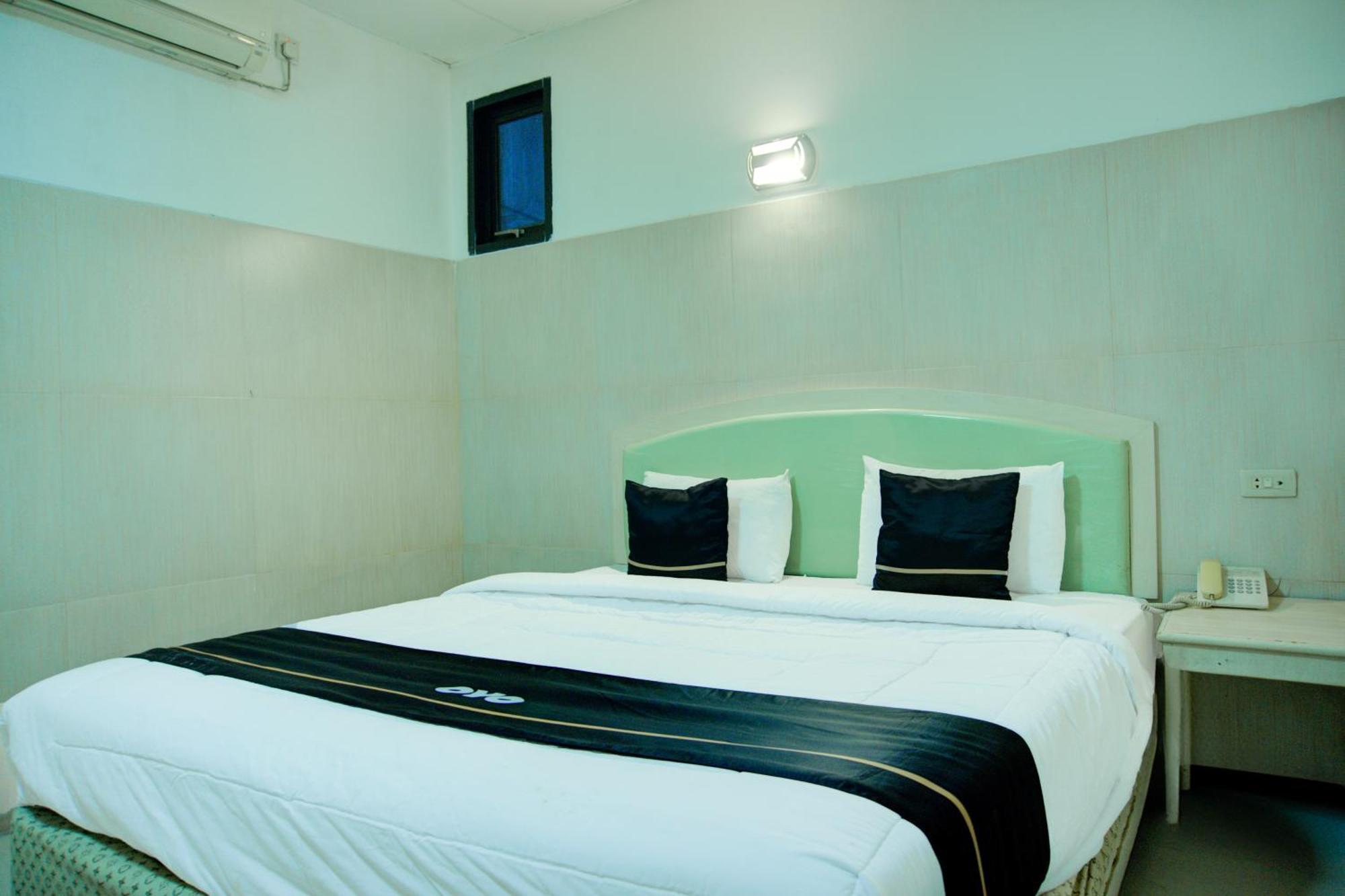 Townhouse Oak Palembang Near Jembatan Ampera Formerly Azzura Hotel エクステリア 写真