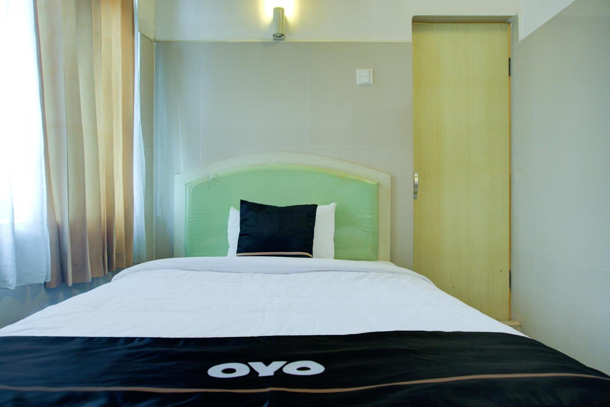 Townhouse Oak Palembang Near Jembatan Ampera Formerly Azzura Hotel エクステリア 写真