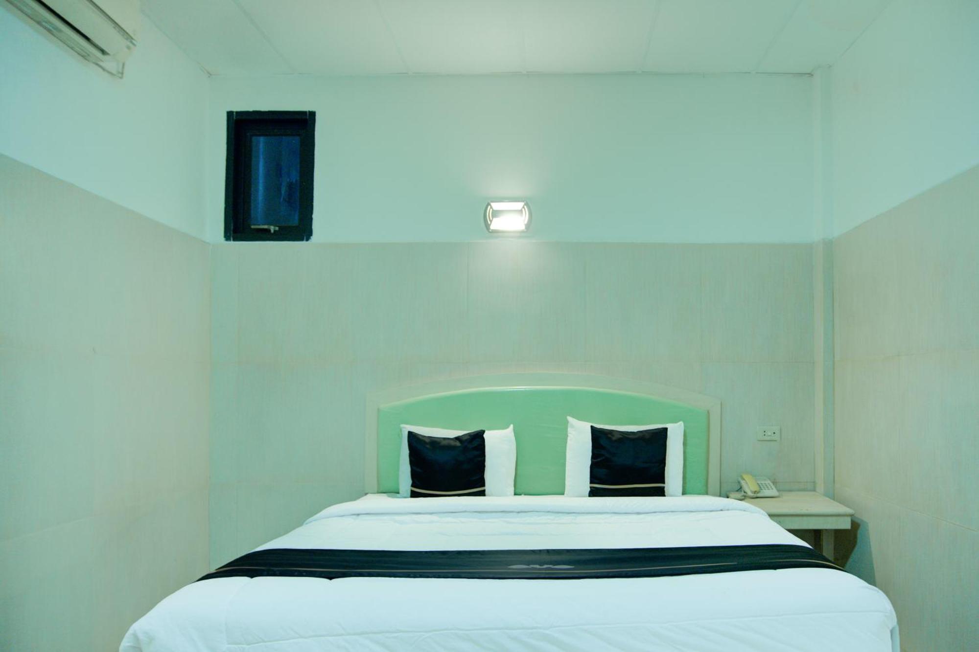 Townhouse Oak Palembang Near Jembatan Ampera Formerly Azzura Hotel エクステリア 写真